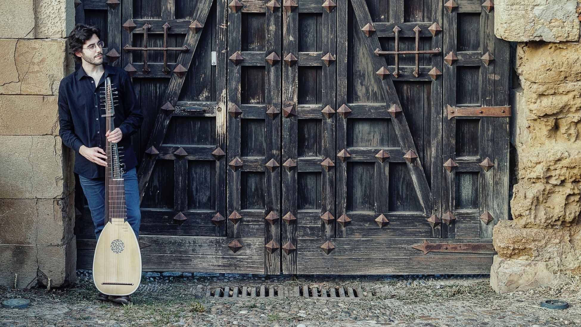 Rafael Arjona — barokna gitara / lauta